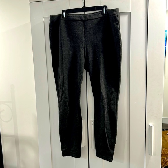 Reitmans grey stretch legging - Picture 2 of 5